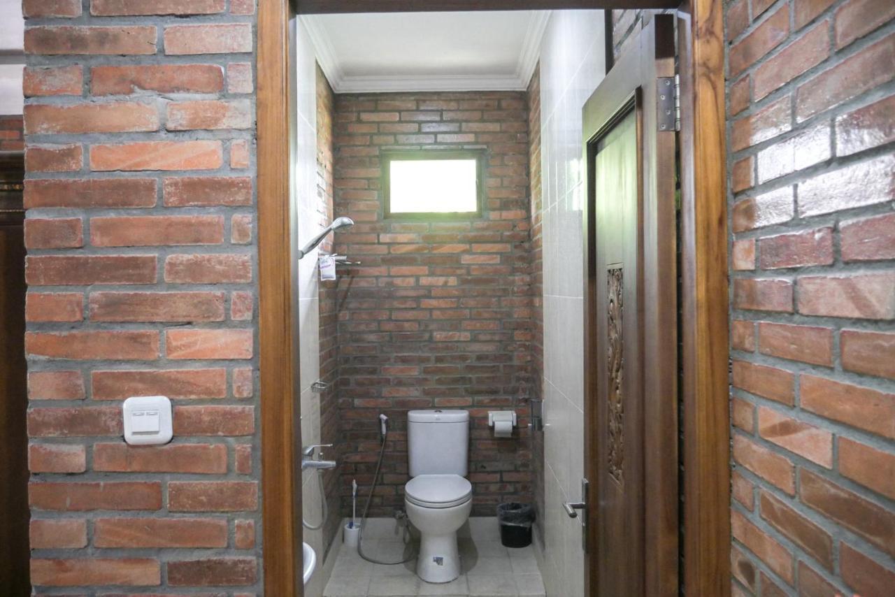 Ndalem Suryo Saptono Guest House Tugu エクステリア 写真