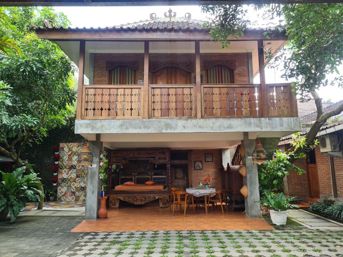 Ndalem Suryo Saptono Guest House Tugu エクステリア 写真