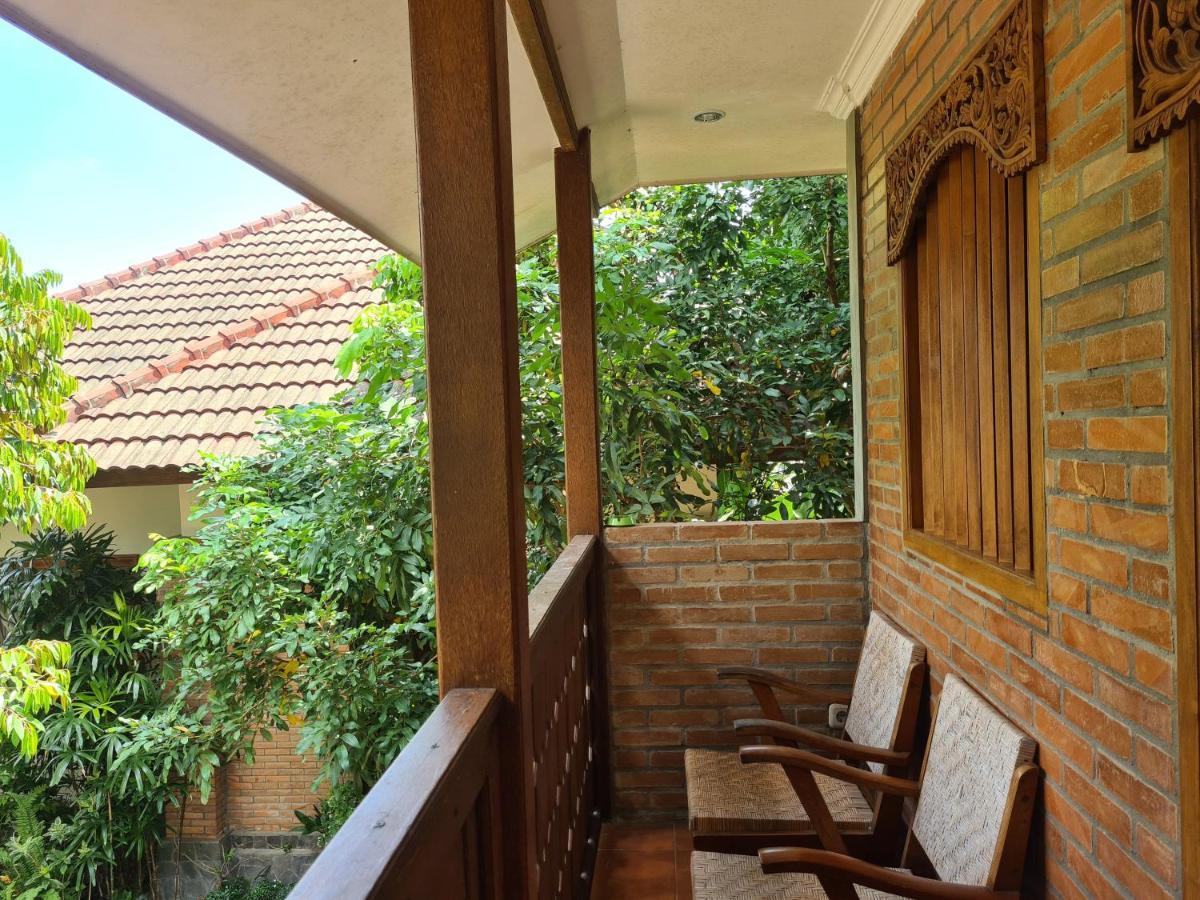 Ndalem Suryo Saptono Guest House Tugu エクステリア 写真