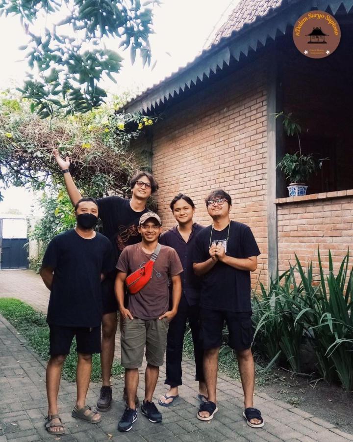 Ndalem Suryo Saptono Guest House Tugu エクステリア 写真