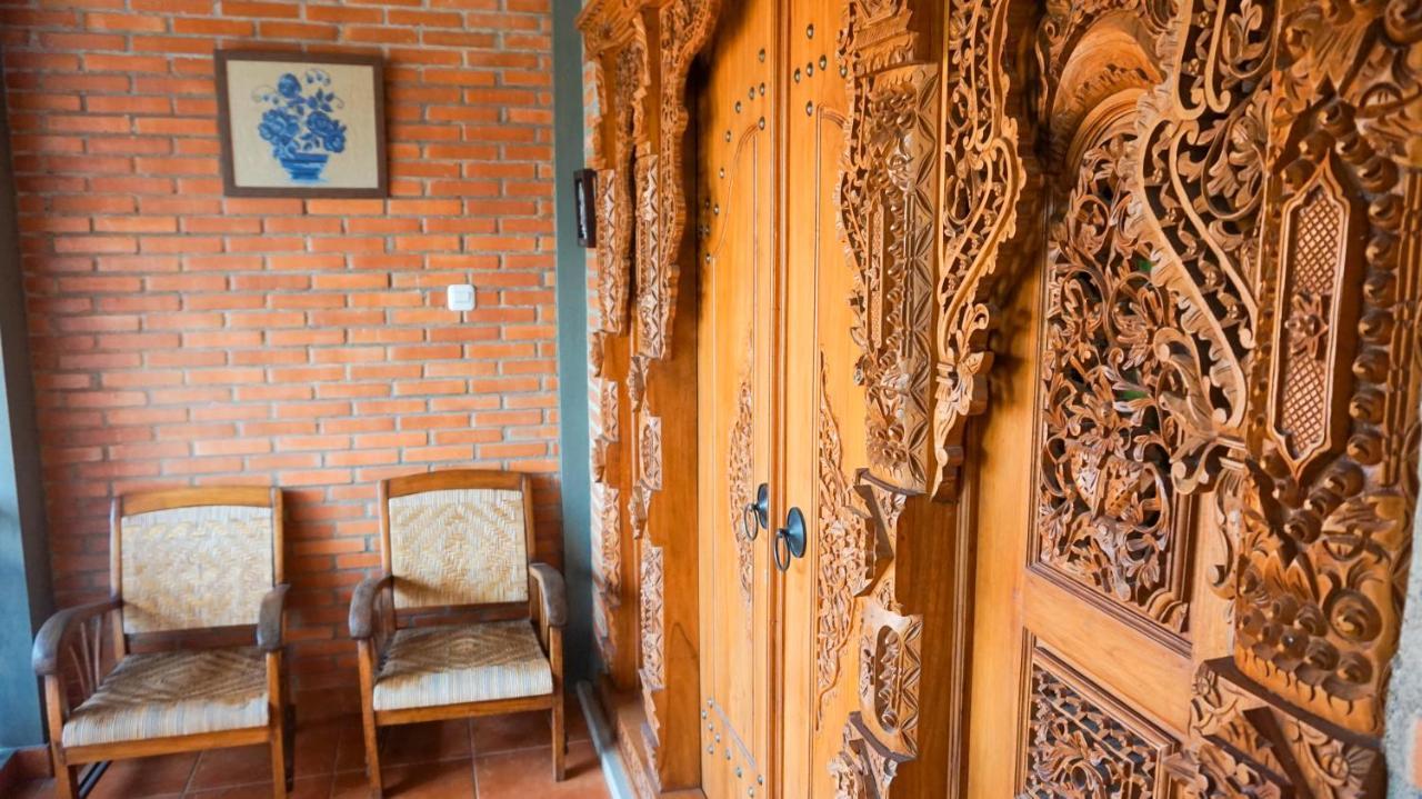 Ndalem Suryo Saptono Guest House Tugu エクステリア 写真