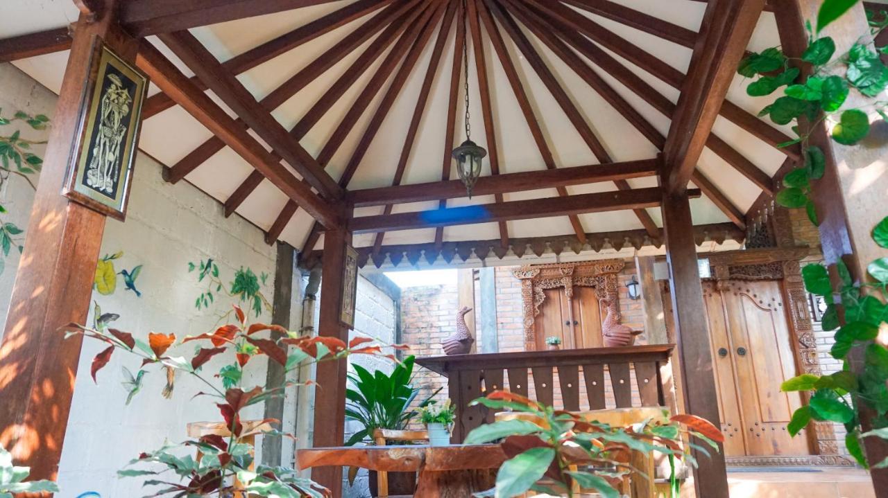 Ndalem Suryo Saptono Guest House Tugu エクステリア 写真