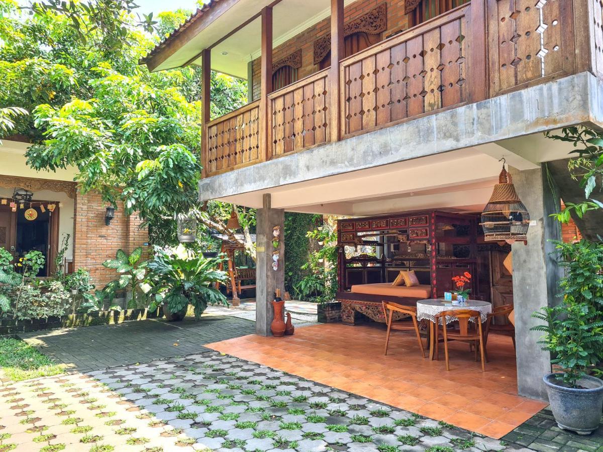 Ndalem Suryo Saptono Guest House Tugu エクステリア 写真