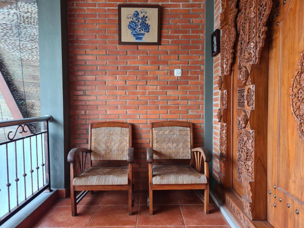 Ndalem Suryo Saptono Guest House Tugu エクステリア 写真