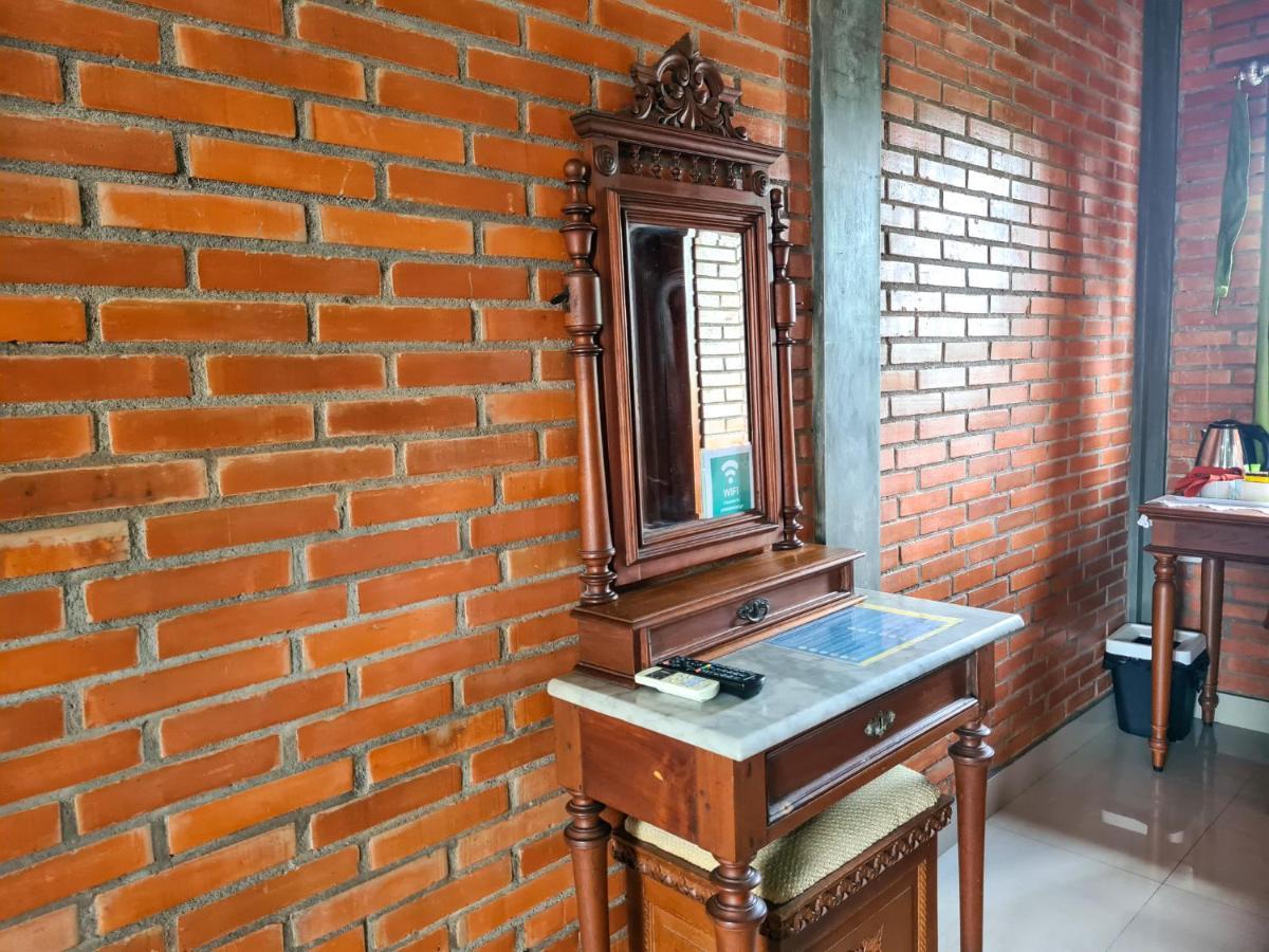 Ndalem Suryo Saptono Guest House Tugu エクステリア 写真