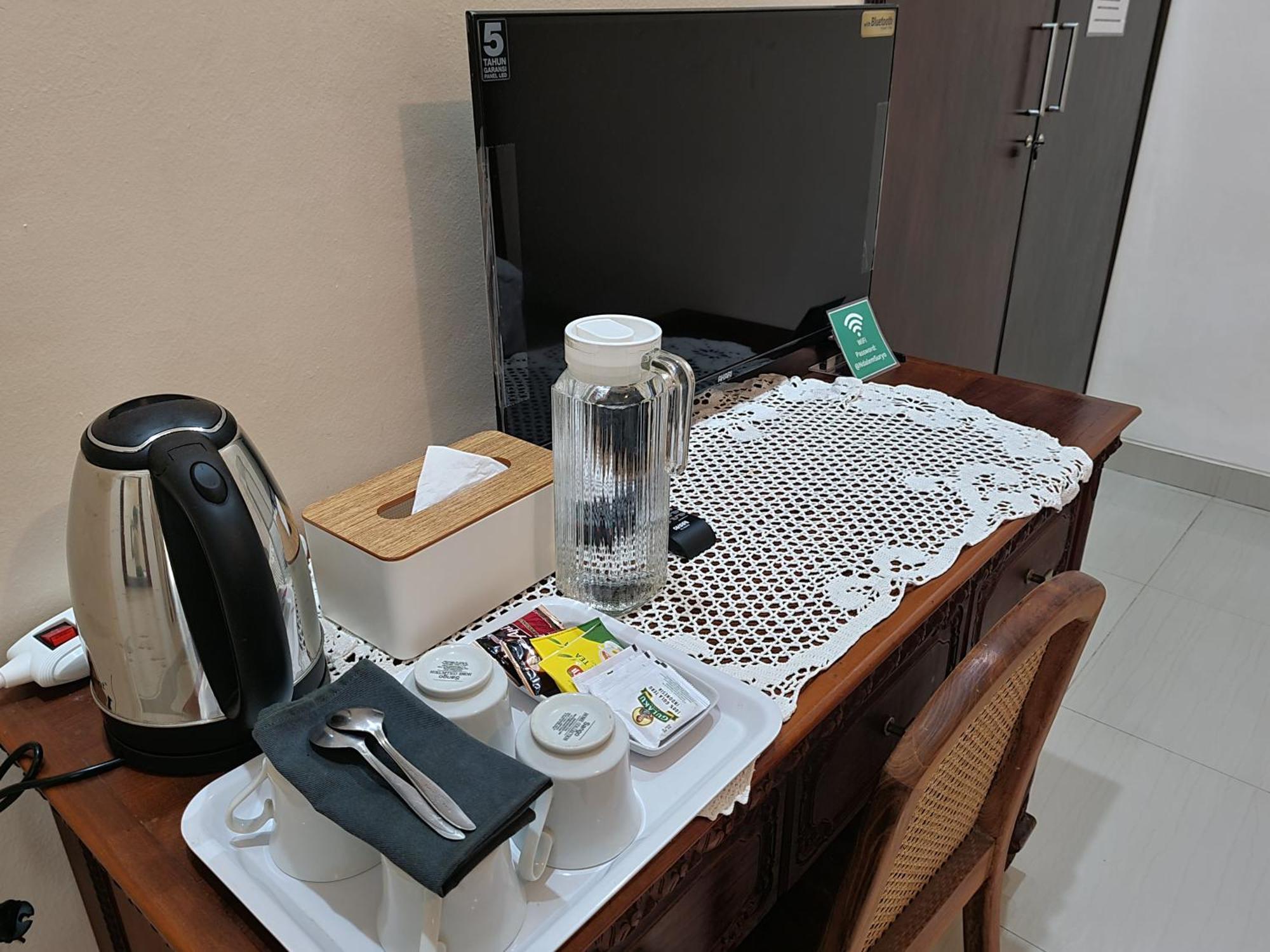 Ndalem Suryo Saptono Guest House Tugu エクステリア 写真