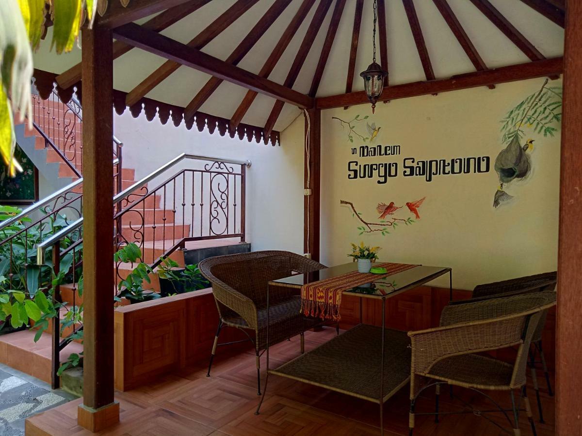 Ndalem Suryo Saptono Guest House Tugu エクステリア 写真